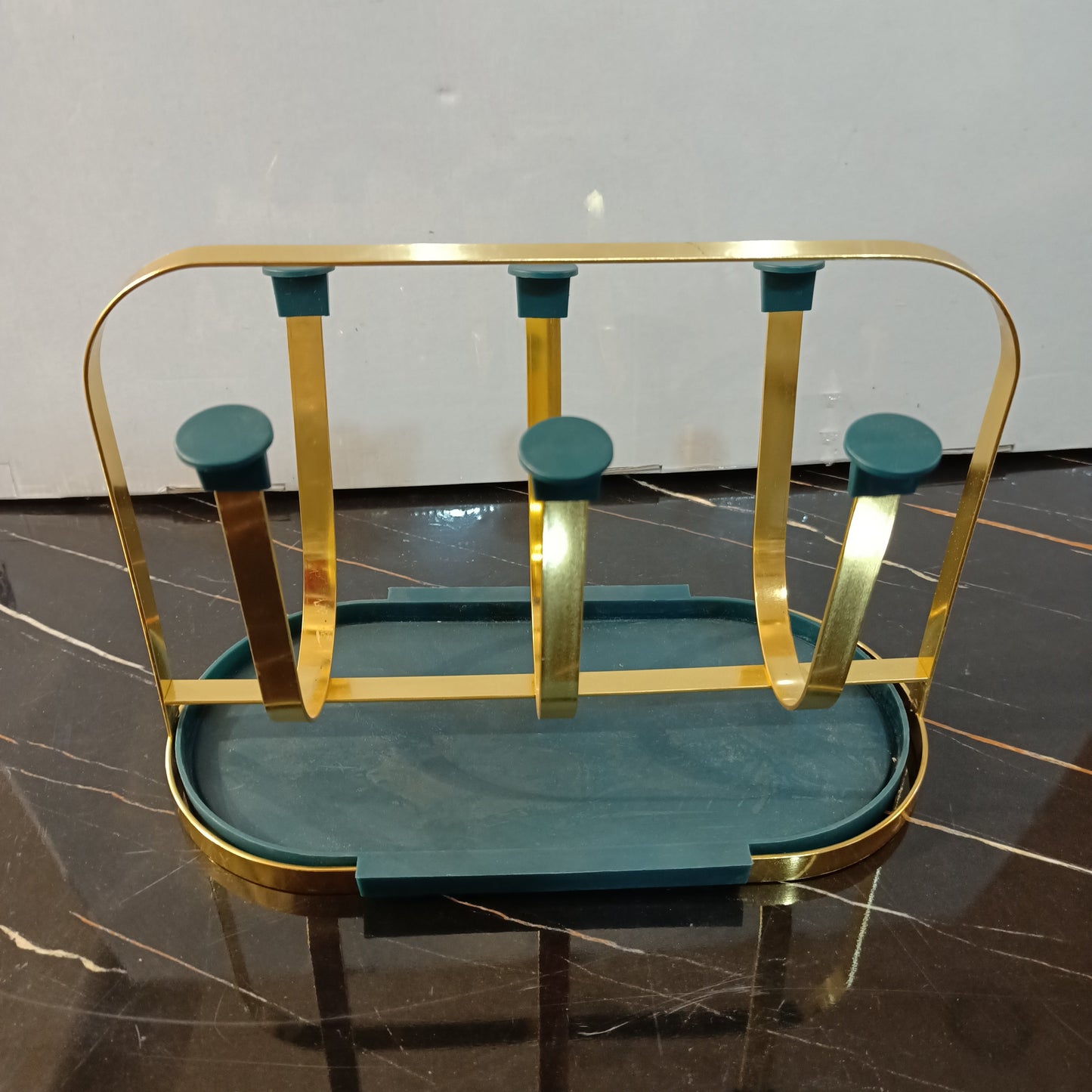Golden Glass Stand Oval Shape
