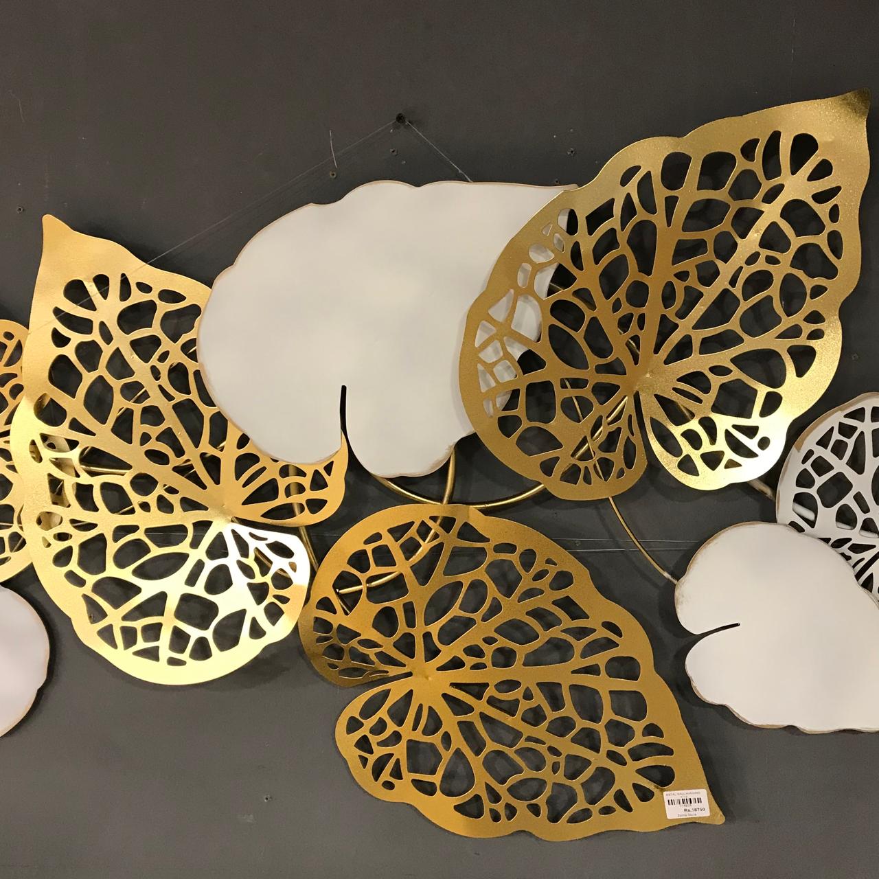 Leaf Design Metal Wall Hanging